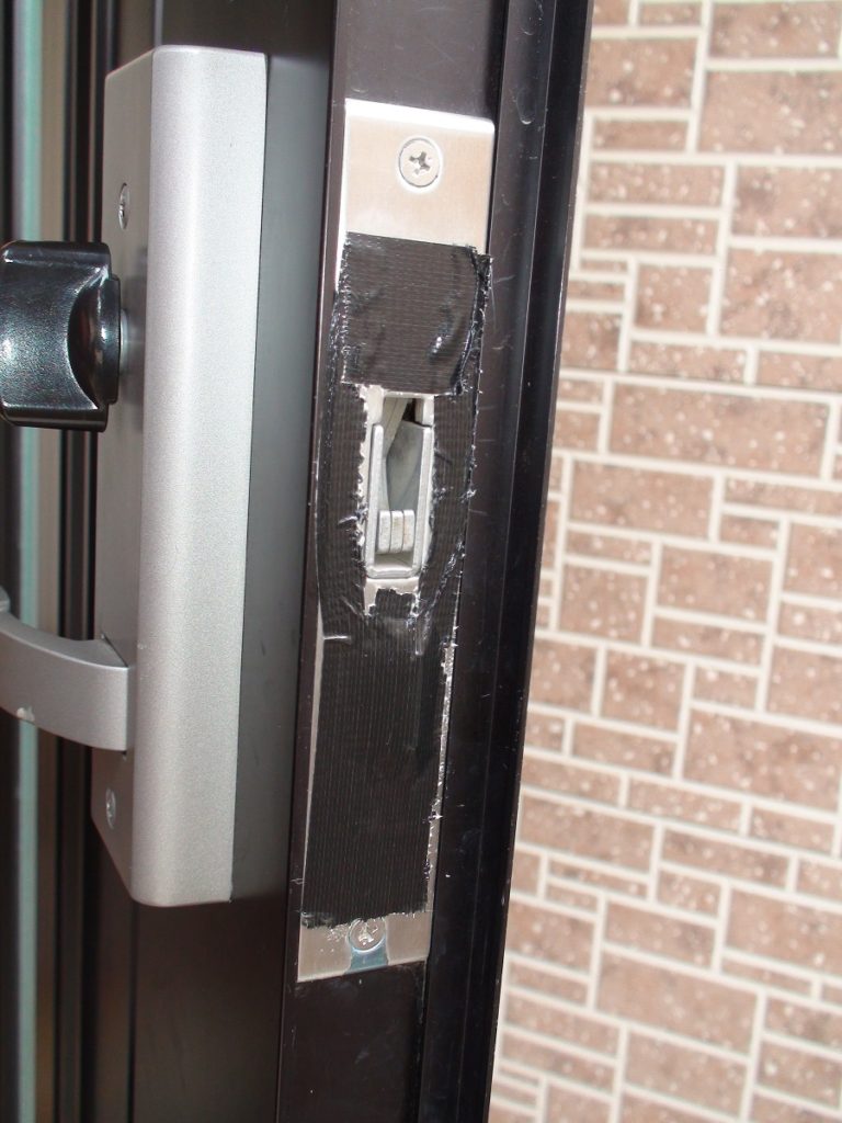 玄関のドアが閉まらない・引っかかる｜ラッチの修理方法・交換方法 YKK AP