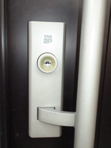 玄関のドアが閉まらない 引っかかる ラッチの修理方法 交換方法 ｙｋｋ Ap